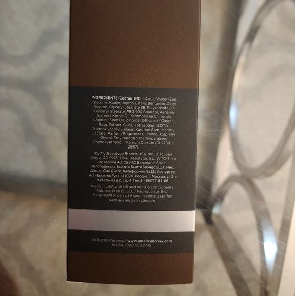 Clay exfoliating Cleanser - Picture 2 of 7